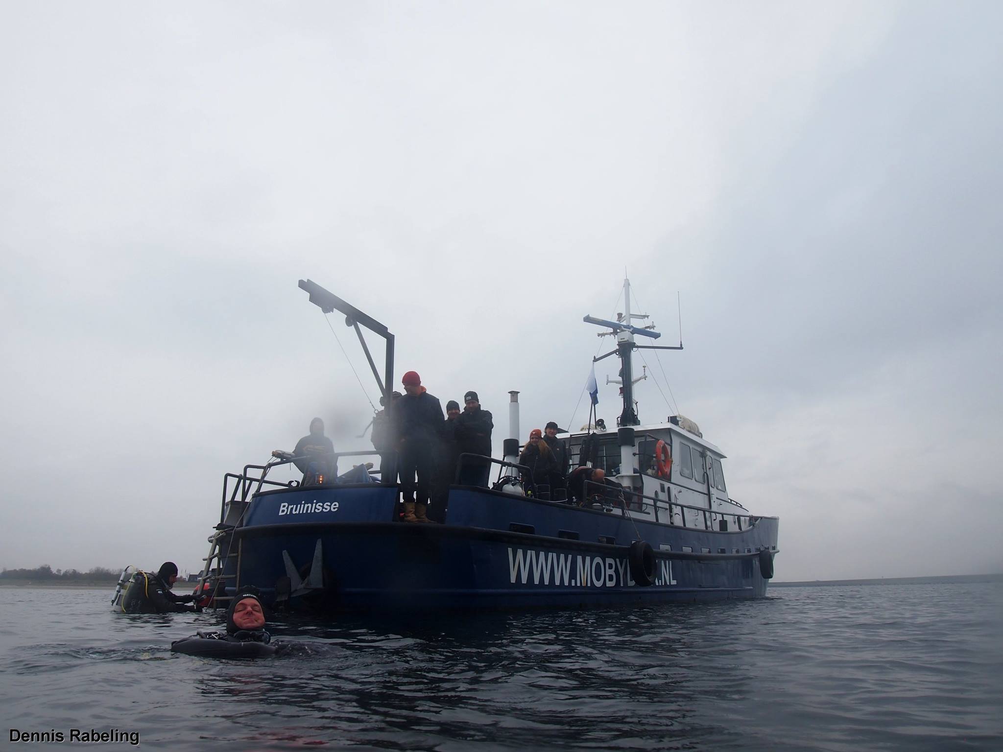 Duikers aan boord van de Andries Vierlingh